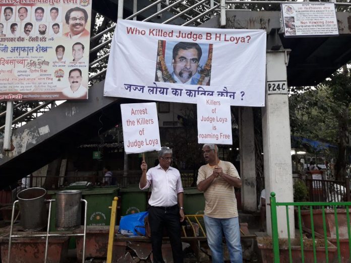 Latest news on Loya | Nagpur Police rebuts Supreme Court judges, says no suspicion behind Loya’s death | ThePrint.in Two persons demanding a probe into judge B.H. Loya's demise