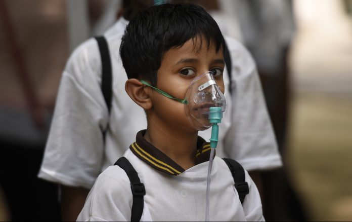 Latest news on air pollution and lung cancer | theprint.in School children wear oxygen masks to protect themselves from air pollution in Delhi