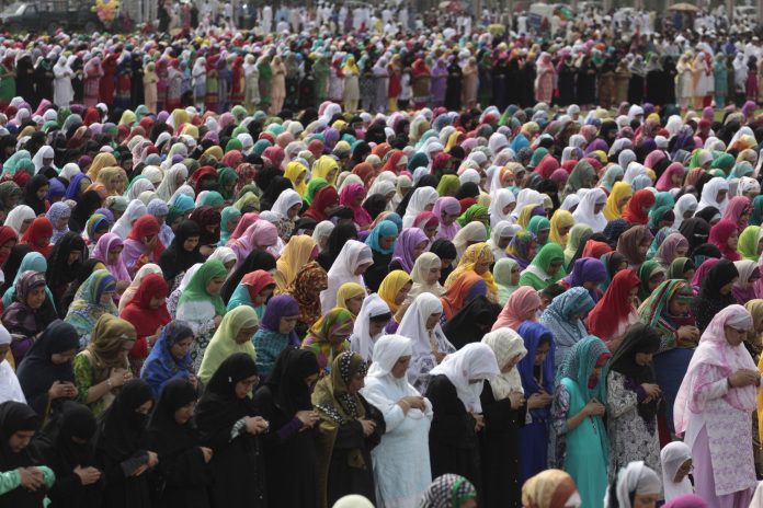 Latest news on Haj | ThePrint.in A gathering of Muslim women offering prayers (Representational Image) | Photo by Waseem Andrabi/Hindustan Times via Getty Images