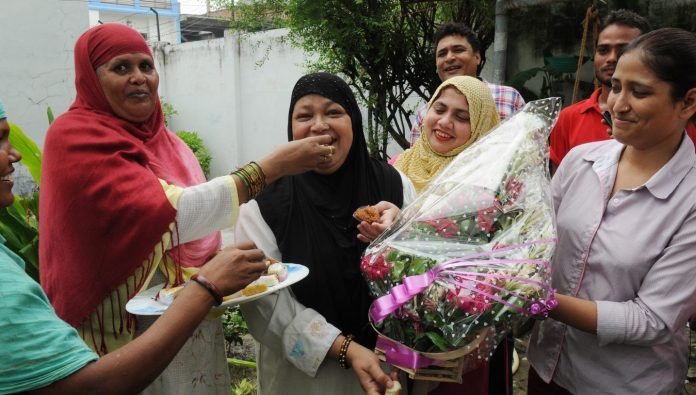 Supreme Court Strikes Down Instant Triple Talaq women celebrating and eating sweets