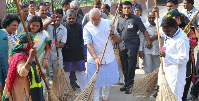 swachh bharat Narendra Modi at a Swachh Bharat campaign | SBMGramin/Facebook