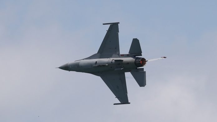 مقاتله F-16 لاتمتلك فرصه في سلاح الجو الهندي : شركة لوكهيد مارتن ضللت الهند كثيرا  F-16-Fighter-jet-e1564207308346-696x391