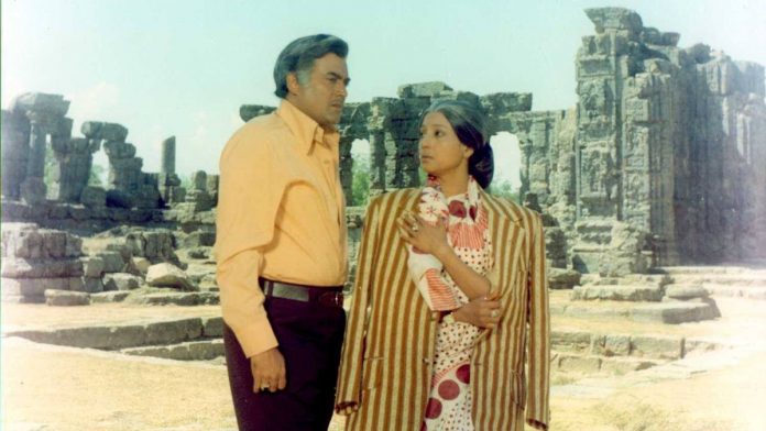 Aandhi Suchitra Sen and Sanjeev Kumar in a still from Aandhi | YouTube