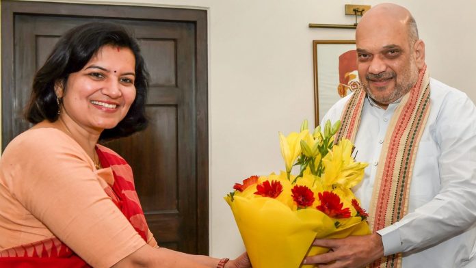 Latest news on civil servants | ThePrint Bharatiya Janata Party president Amit Shah receives a bouquet from former IAS officer Aparajita Sarangi in New Delhi | Atul Yadav/PTI