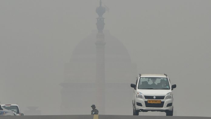 Latest news on Delhi pollution | ThePrint Commuters drive through heavy smog at Rajpath