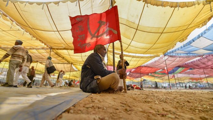 Latest news on farmer protest | ThePrint All India Kisan Sangharsh Coordination Committee (AIKSCC) members and farmers at Ramlila Maidan in New Delhi | Ravi Choudhary/PTI