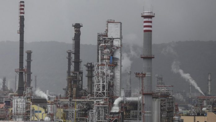 Latest news on oil | ThePrint Bharat Petroleum Corp. refinery in Mumbai | Dhiraj Singh/Bloomberg
