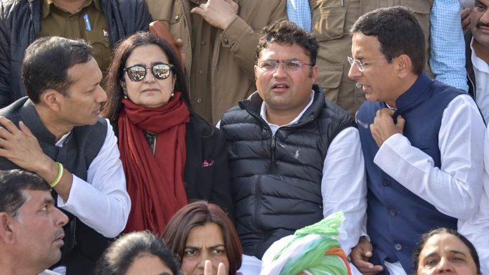 Latest news on Jind bypoll | ThePrint Congress leader Randeep Singh Surjewala, Haryana Congress state President Ashok Tanwar, CLP leader Kiran Choudhary and others during an election rally in Jind