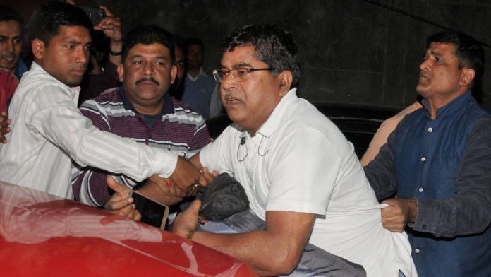 Latest news on Saradha Scam | ThePrint CBI officers, who came to question Kolkata Police chief in connection with the Saradha ponzi scam, were detained by the police in Kolkata | PTI