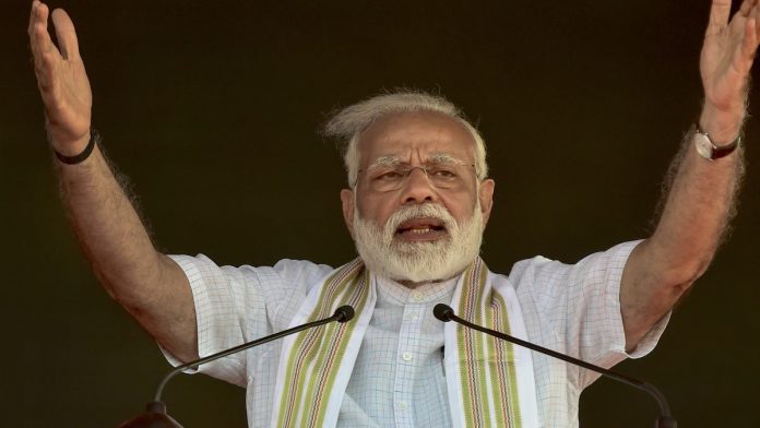 Le Premier ministre Narendra Modi prend la parole lors d'un rassemblement du BJP à Tiruppur, dans le Tamil Nadu