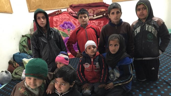 Latest news on Kashmir | ThePrint Children, residents of Kamalkote, at the shelter | Moushumi Das Gupta/ThePrint