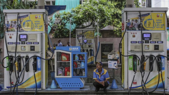 India's Rupee Drops to Record Low as Crude Oil Prices Advance
