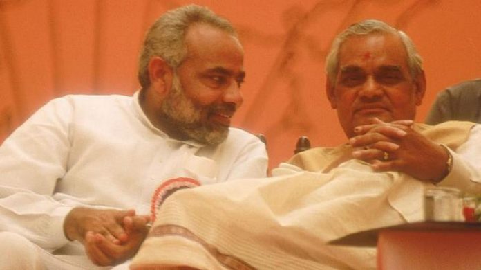 Narendra Modi with Atal Bihari Vajpayee | @NavkiratMand/Twitter