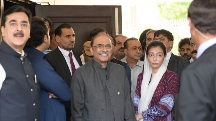 Asif Ali Zardari--being arrested by NAB Former Pakistan president Asif Ali Zardari being arrested