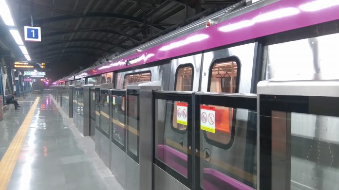 Delhi_Metro_-_Magenta_Line A Delhi Metro train | Commons