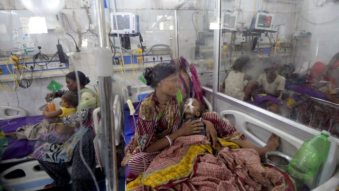 Muzaffarpur Mothers hold their infants, who are being treated for Acute Encephalitis Syndrome in Muzaffarpur. | ANI Photos