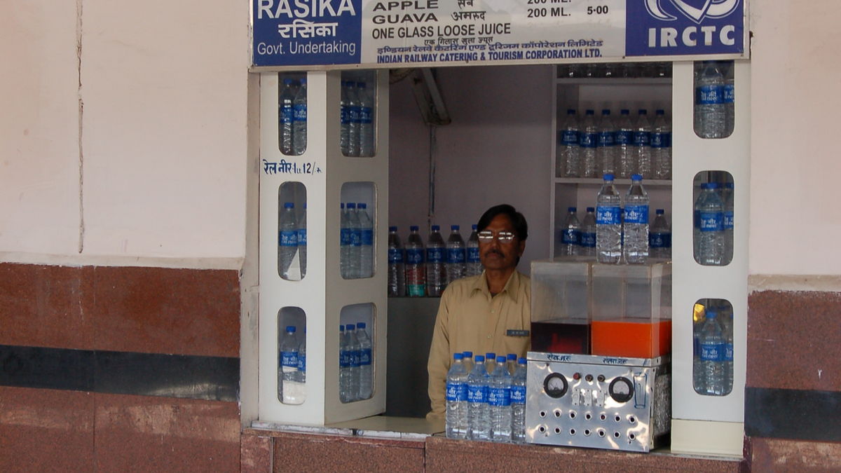 Flipboard: Modi govt plans to replace plastic water bottles with