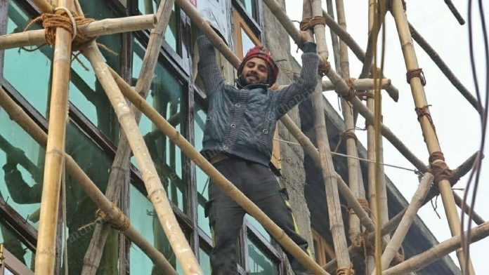 Labourers from Bihar working at an under-construction mosque in Abiguzar area of Lal Chowk in Srinagar | Photo: Praveen Jain/ThePrint Labourers from Bihar working at an under-construction mosque in Abiguzar area of Lal Chowk in Srinagar | Photo: Praveen Jain/ThePrint